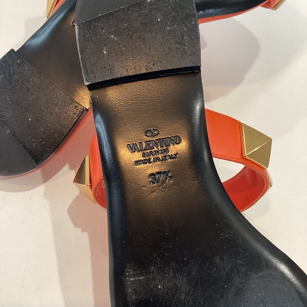 VALENTINO GARAVANI ORANGE ROCKSTUD SLIDE SANDALS - Picture 7 of 8